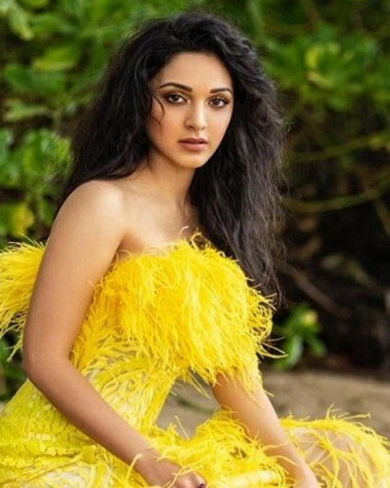 Kiara flaunts yellow outfit, fans call her 'Maggi' Kiara flaunts yellow outfit, fans call her 'Maggi'
