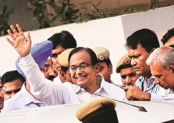 Aircel Maxis Case: Chidambaram, Karti get anticipatory bail Aircel Maxis Case: Chidambaram, Karti get anticipatory bail