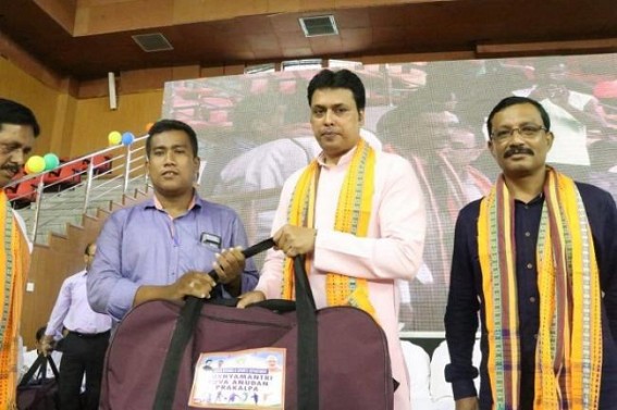 Tripura CM distributed Sports kit to 1135 registered clubs of Tripura as a part of Fit India Movement