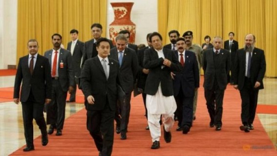 Imran meets Chinese Foreign Minister in Islamabad