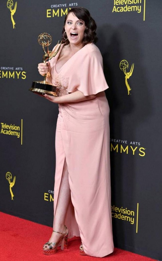 Rachel Bloom announces pregnancy after Emmy win