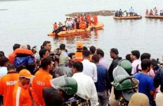 12 killed, 30 missing as boat capsizes in Godavari 12 killed, 30 missing as boat capsizes in Godavari