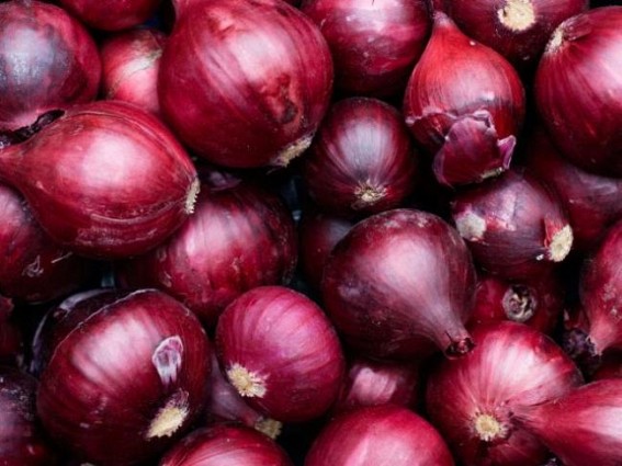 Rising onion prices bring tears to eyes 
