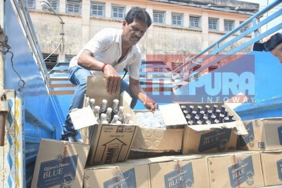 Illegal liquor smuggling network busted by Excise Dept, 1 Govt employee injured by smuggler : statewide massive import of illegal items to heat up â€˜Durga Puja marketsâ€™