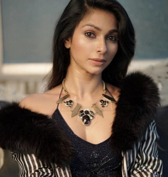 Tanishaa Mukerji returns in 'Code Name Abdul' Tanishaa Mukerji returns in 'Code Name Abdul'