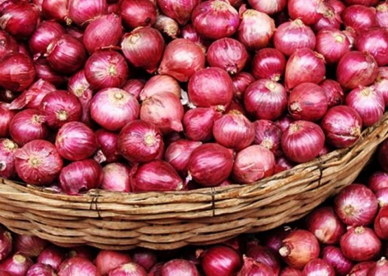Onion prices: Paswan warns hoarders, says adequate stock
