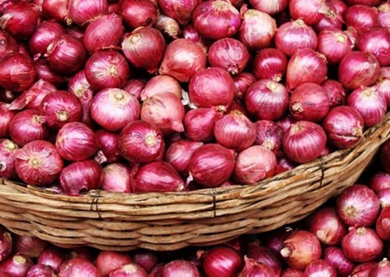Onion prices: Paswan warns hoarders, says adequate stock Onion prices: Paswan warns hoarders, says adequate stock