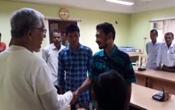 Tiprasa voters joined CPI-M : Manik Sarkar welcomed saying, ‘Get ready to be beaten by goons, imposition of fake police cases’ Tiprasa voters joined CPI-M : Manik Sarkar welcomed saying, ‘Get ready to be beaten by goons, imposition of fake police cases’