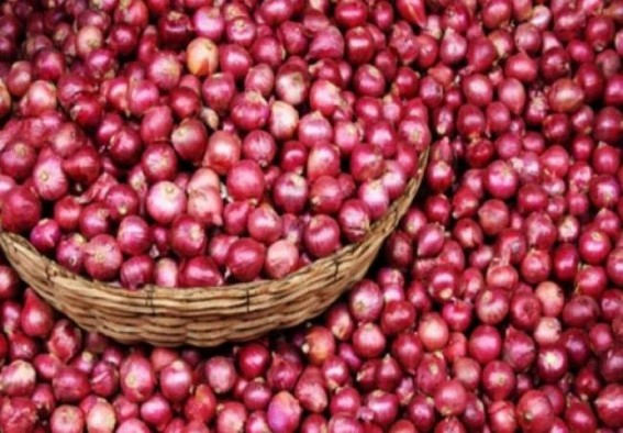 Delhi govt sells onions at Rs 23.90 from today