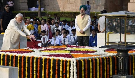 PM leads nation in paying tribute to the Mahatma PM leads nation in paying tribute to the Mahatma
