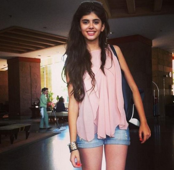 Sanjana Sanghi spends a day with underprivileged kids Sanjana Sanghi spends a day with underprivileged kids