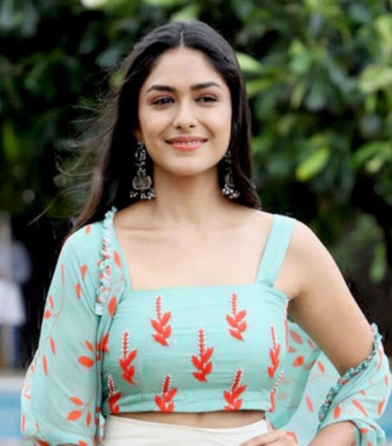 Mrunal Thakur to star in Karan Johar's 'Ghost Stories'