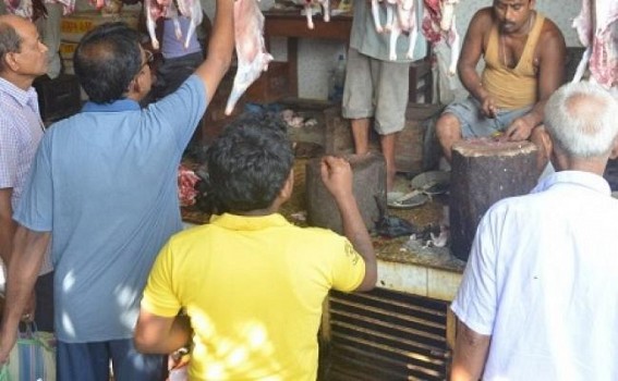 â€˜Pathar Mangsoâ€™, the favourite meat item of Bengalis draws mass crowd in mutton shops