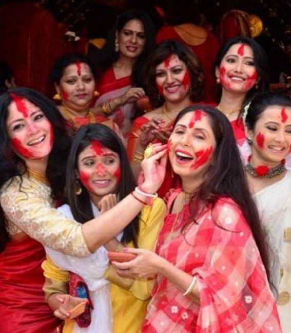 Durga Puja ends in Bengal with Sidoor Khela, idol immersion on Vijaya Dashami Durga Puja ends in Bengal with Sidoor Khela, idol immersion on Vijaya Dashami