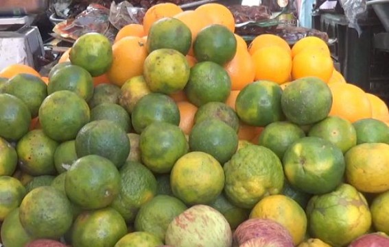 Buy 4 oranges at Rs. 100 in Laxmi Puja market, other fruits will too Shock consumers Buy 4 oranges at Rs. 100 in Laxmi Puja market, other fruits will too Shock consumers
