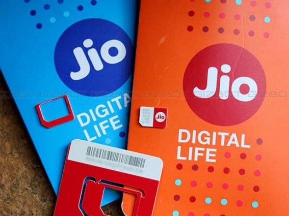 Jio offers 30-minutes free talk time to soothe customers Jio offers 30-minutes free talk time to soothe customers