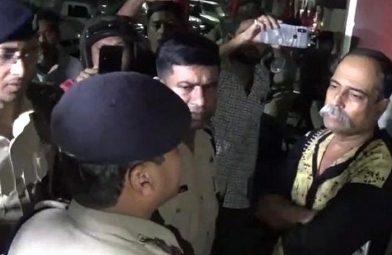 Police violated press-freedom, entered ‘Daily Desher Katha’ Newspaper office saying it’s police’s right under Section 165 CRPC, but what police violated 5 points are here Police violated press-freedom, entered ‘Daily Desher Katha’ Newspaper office saying it’s police’s right under Section 165 CRPC, but what police violated 5 points are here
