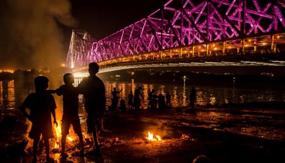 Festive fervour in Bengal as Kali Puja-Diwali coincide Festive fervour in Bengal as Kali Puja-Diwali coincide