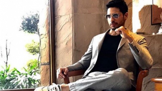 Sidharth Malhotra celebrates 2 years of 'Ittefaq' Sidharth Malhotra celebrates 2 years of 'Ittefaq'