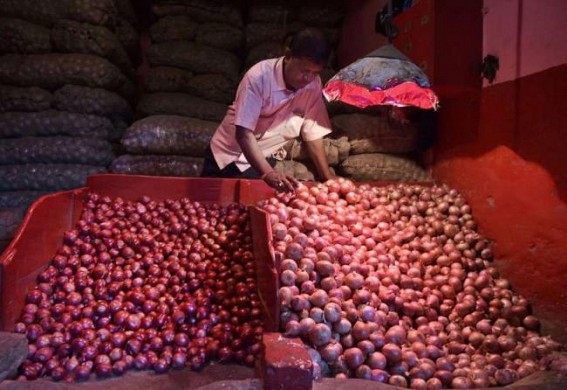 Centre to facilitate onion imports to ease prices