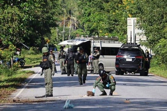 15 killed, 4 hurt in insurgent attack in Thailand 15 killed, 4 hurt in insurgent attack in Thailand