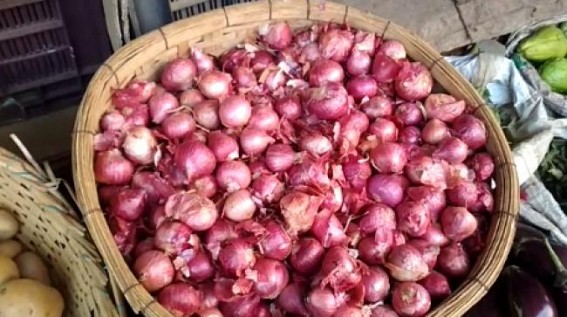Onion prices continue to dwell between Rs. 90 to Rs. 100 in Agartala