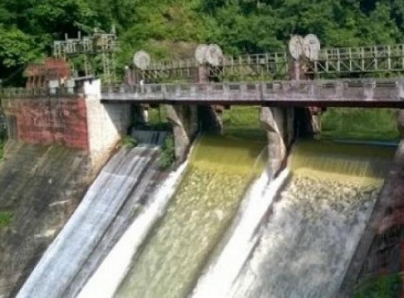 Youth dies in selfie craze, fell in Gomati river dam Youth dies in selfie craze, fell in Gomati river dam