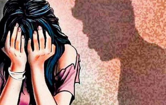 UP girl kidnapped, gangraped in car with police logo UP girl kidnapped, gangraped in car with police logo