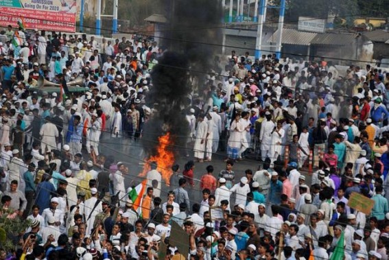 Anti-CAA protests continue to hit rail, road traffic in Bengal Anti-CAA protests continue to hit rail, road traffic in Bengal