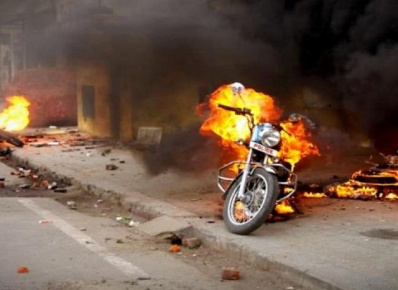 Lucknow witnesses unprecedented violence, media attacked Lucknow witnesses unprecedented violence, media attacked