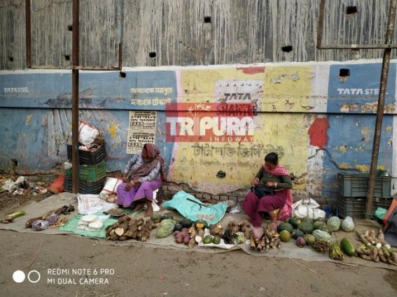 Major section of working class people’s daily earning downs at Rs. 100 per day : Massive debts, 'No work' in Urban, Rural bodies, Slowdown hits hawkers, footpath sellers Major section of working class people’s daily earning downs at Rs. 100 per day : Massive debts, 'No work' in Urban, Rural bodies, Slowdown hits hawkers, footpath sellers