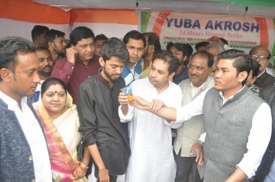 Youth Congress observed 24 hrs hunger-strike on 1st anniversary of BJP Govt