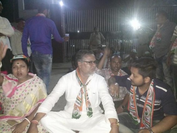 Police, EC mute spectator, no actions against BJP violence : Subal Bhowmik gherao Police HQ in midnight Police, EC mute spectator, no actions against BJP violence : Subal Bhowmik gherao Police HQ in midnight