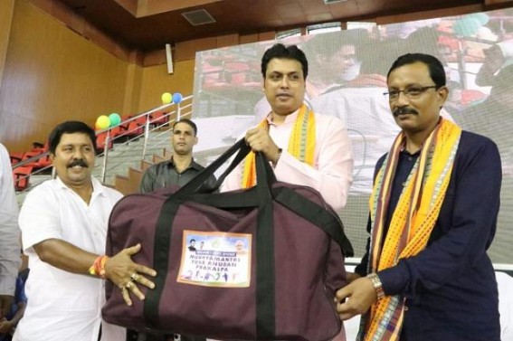 Tripura CM distributed Sports-Kits to States clubs