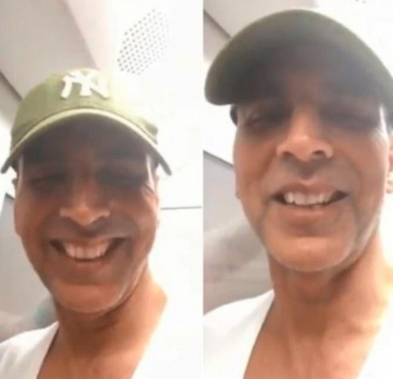 Akshay Kumar takes a ride on Mumbai Metro Akshay Kumar takes a ride on Mumbai Metro