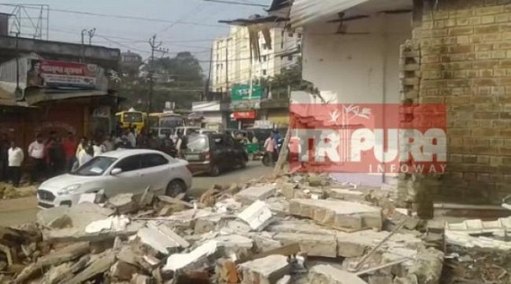 Radhanagar areaâ€™s road-side shops bulldozed at late-night, small-scale businessmen left â€˜shockedâ€™, â€˜devastatedâ€™