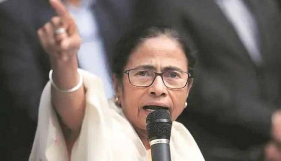 Mamata gives 4-hour ultimatum to doctors to resume work