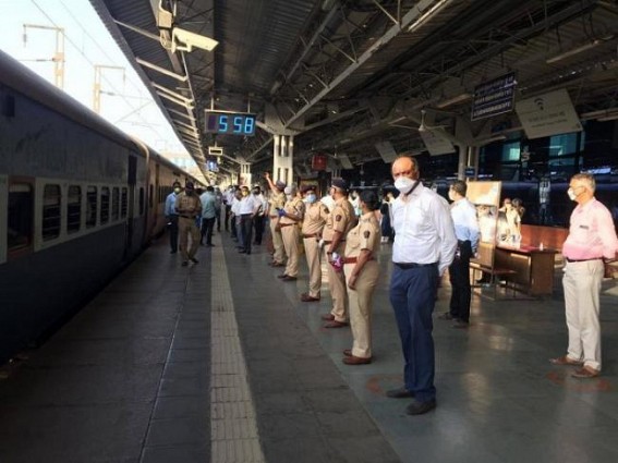 Businessman provided 2 days food for 1342 Mumbai-Agartala train passengers