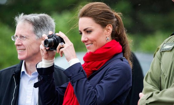 Kate Middleton photographs Holocaust survivors
