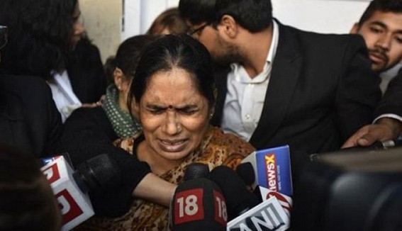 Nirbhaya's mother breaks down over delay in execution