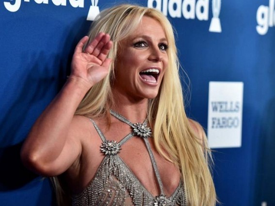 Britney Spears spotted wearing medical boot Britney Spears spotted wearing medical boot