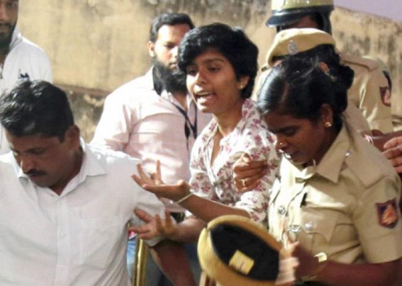 Woman stopped from shouting 'Pakistan zindabad' at Bengaluru rally Woman stopped from shouting 'Pakistan zindabad' at Bengaluru rally