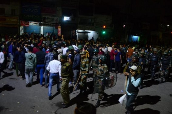 Stone pelting, chaos at Maujpur after pro-, anti-CAA groups clash Stone pelting, chaos at Maujpur after pro-, anti-CAA groups clash
