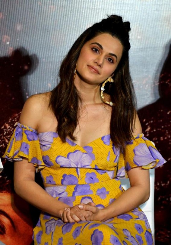 Taapsee Pannu will 'wait and conspire' to work with Hrithik Roshan Taapsee Pannu will 'wait and conspire' to work with Hrithik Roshan