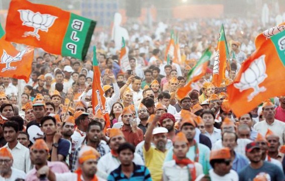 Two BJP MPs detained by Kolkata police Two BJP MPs detained by Kolkata police