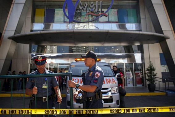 1 injured, 30 held hostage in Manila mall 1 injured, 30 held hostage in Manila mall