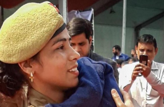 Woman cop brings infant son to CM duty in Noida