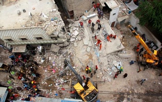 2 killed in Karachi building collapse 2 killed in Karachi building collapse