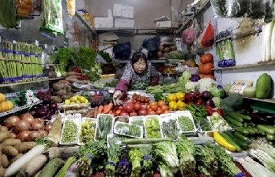 Supply of essential items remains far from smooth in Delhi Supply of essential items remains far from smooth in Delhi