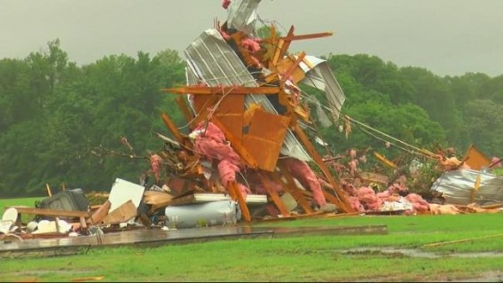 Tornadoes kill 6 in Mississippi Tornadoes kill 6 in Mississippi